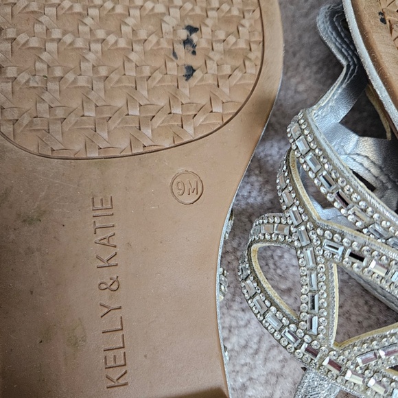 Kelly and Katie Flat Sandals Size 9M - Picture 3 of 7